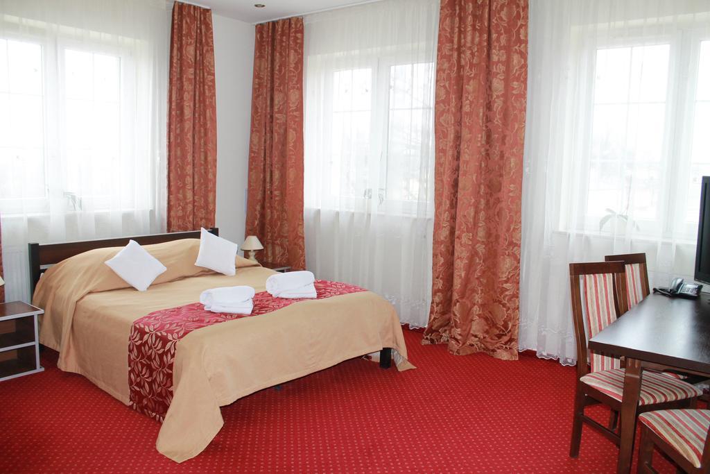Hotel Kaprys Świdnik エクステリア 写真