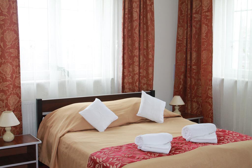 Hotel Kaprys Świdnik エクステリア 写真