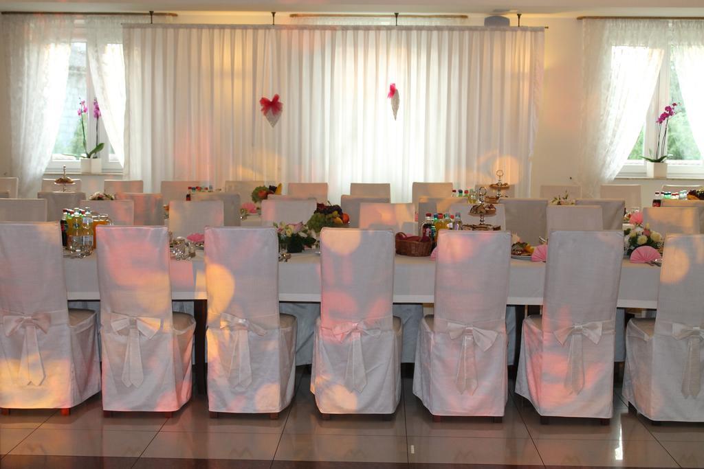 Hotel Kaprys Świdnik エクステリア 写真