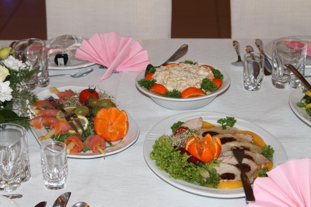 Hotel Kaprys Świdnik エクステリア 写真