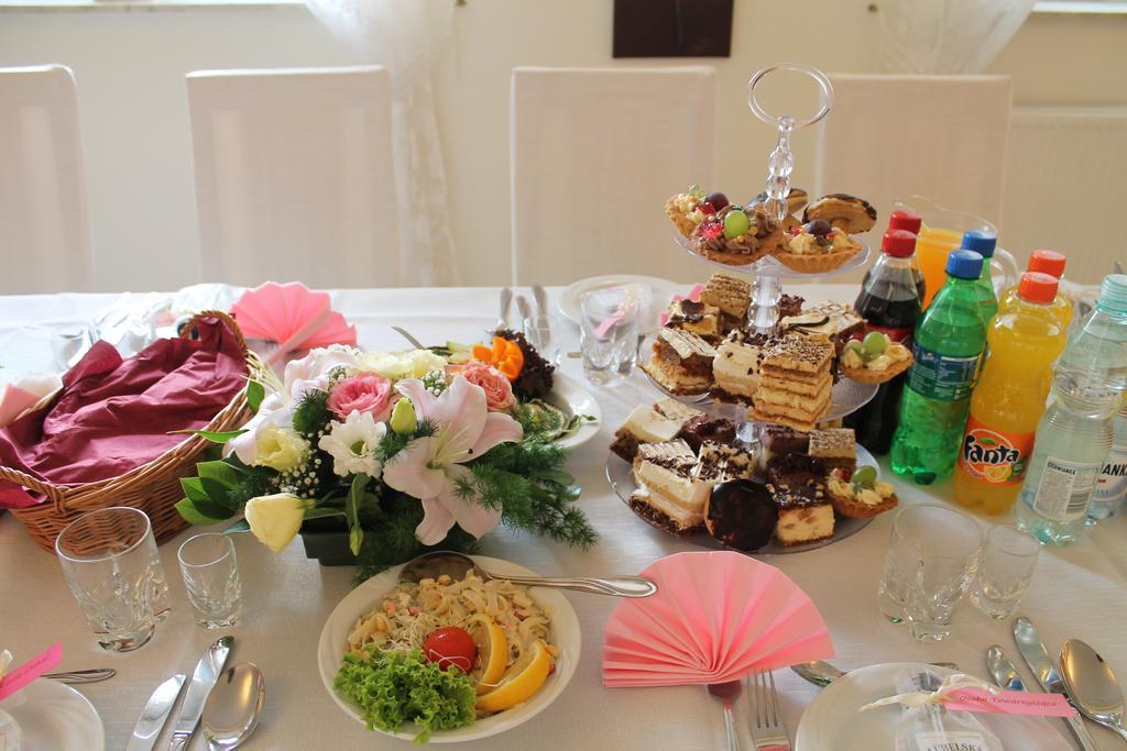 Hotel Kaprys Świdnik エクステリア 写真