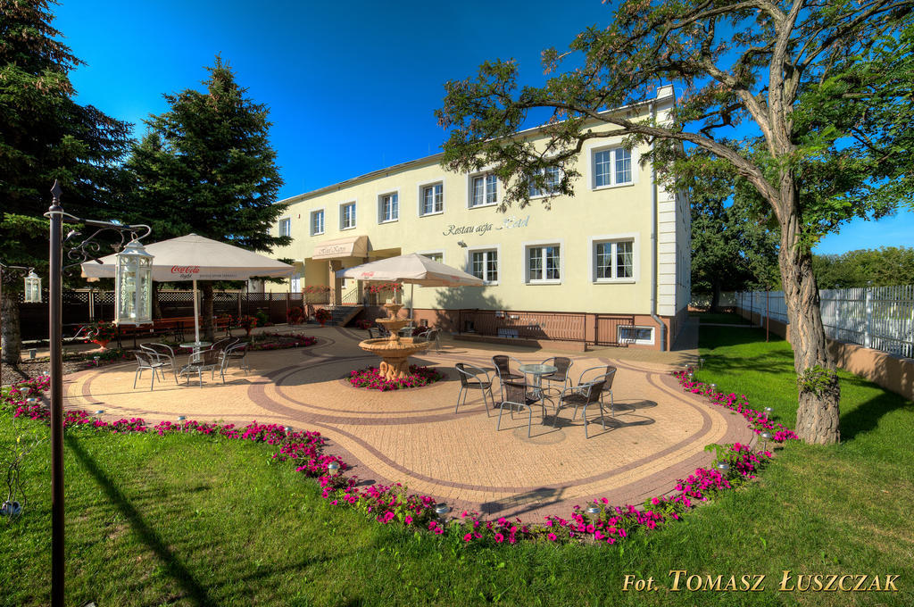 Hotel Kaprys Świdnik エクステリア 写真